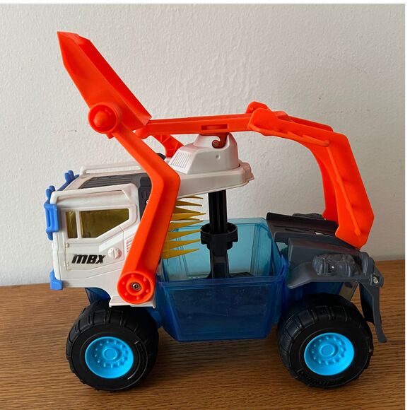 Matchbox Truck Hydro Car Wash MATTEL Color Changing Toy - Picture 2 of 8